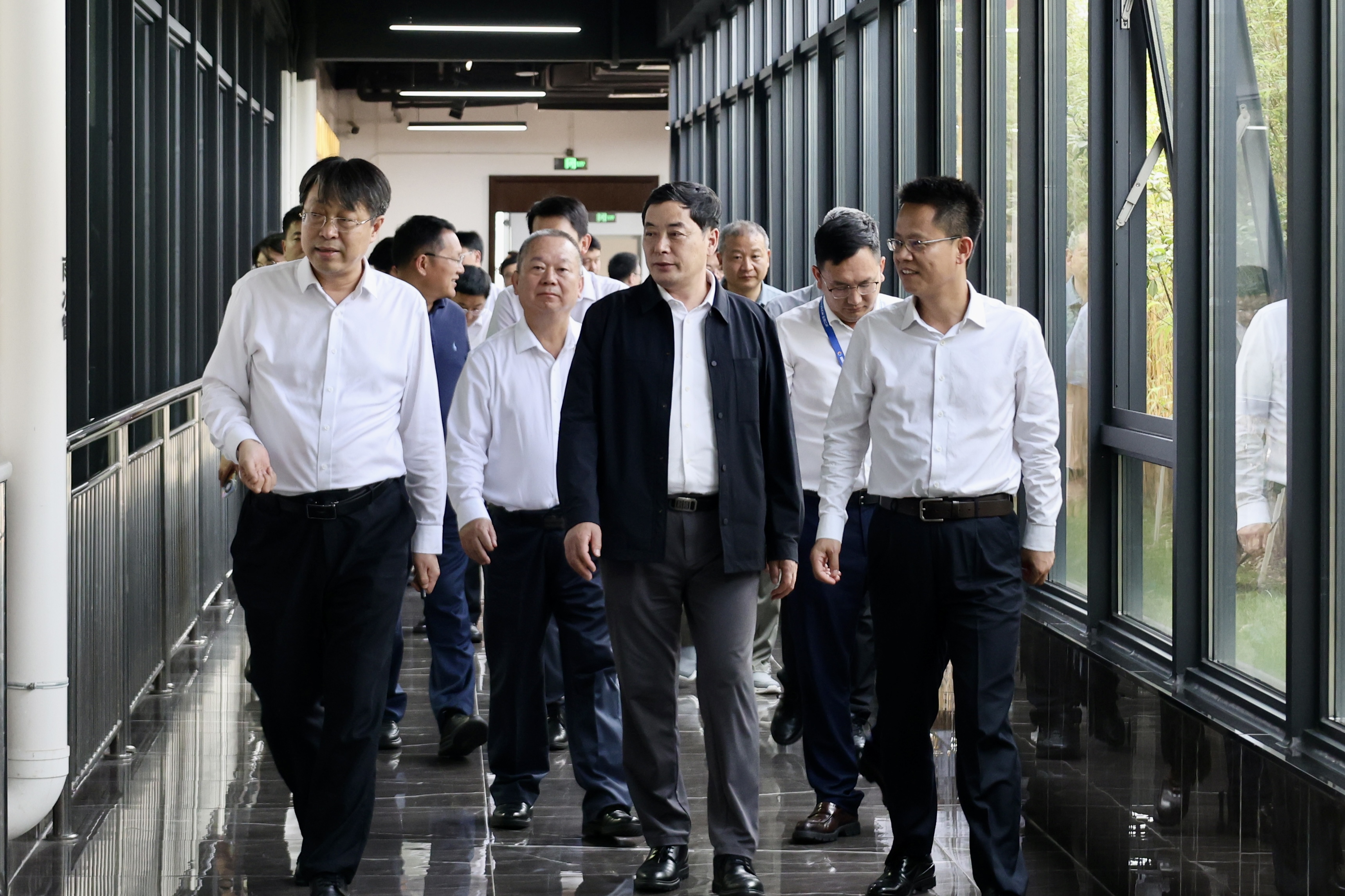 中國海油黨組成員、副總經(jīng)理俞進(jìn)赴中海萬泰調(diào)研